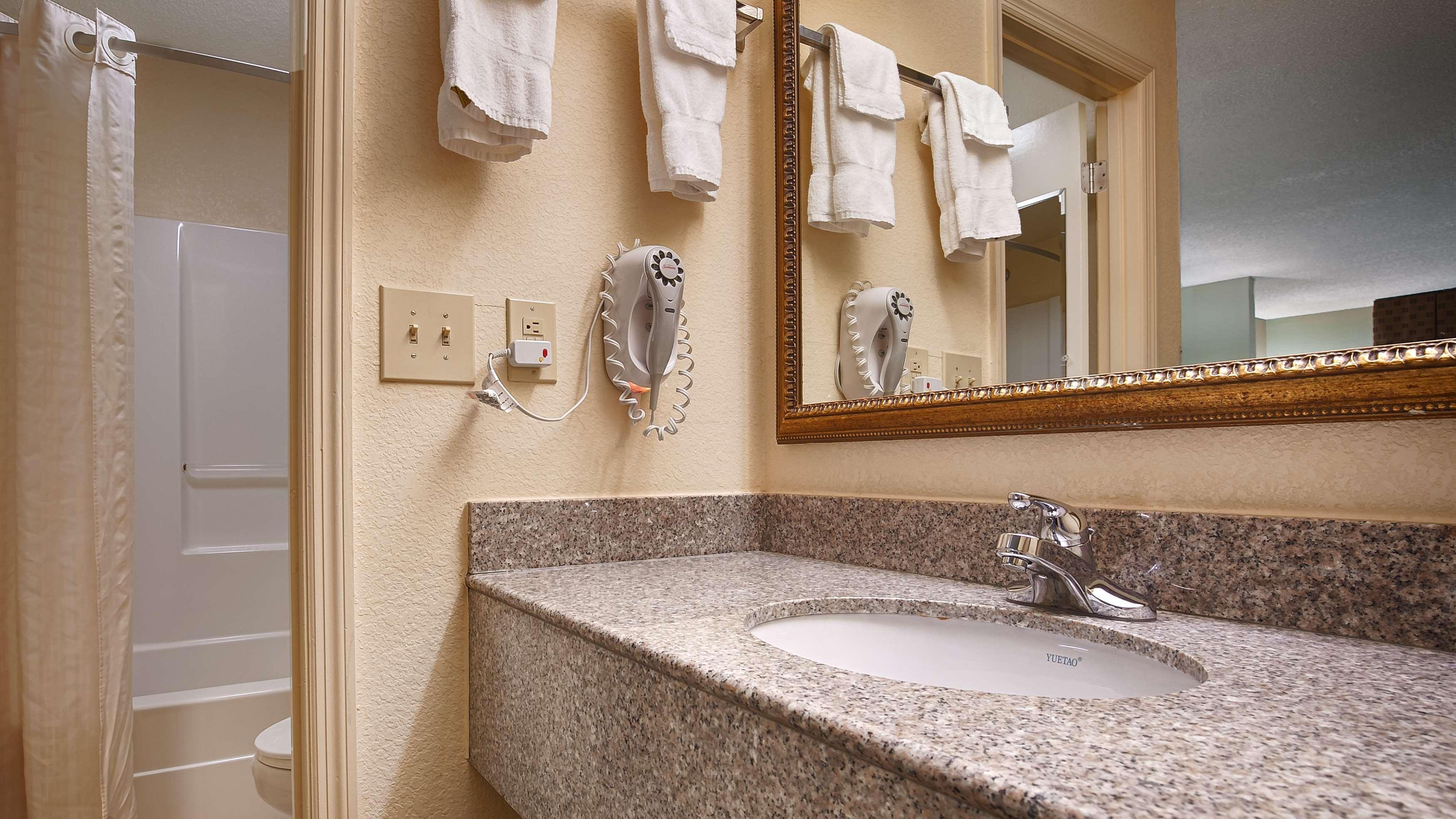 Best Western Andalusia Inn Екстериор снимка