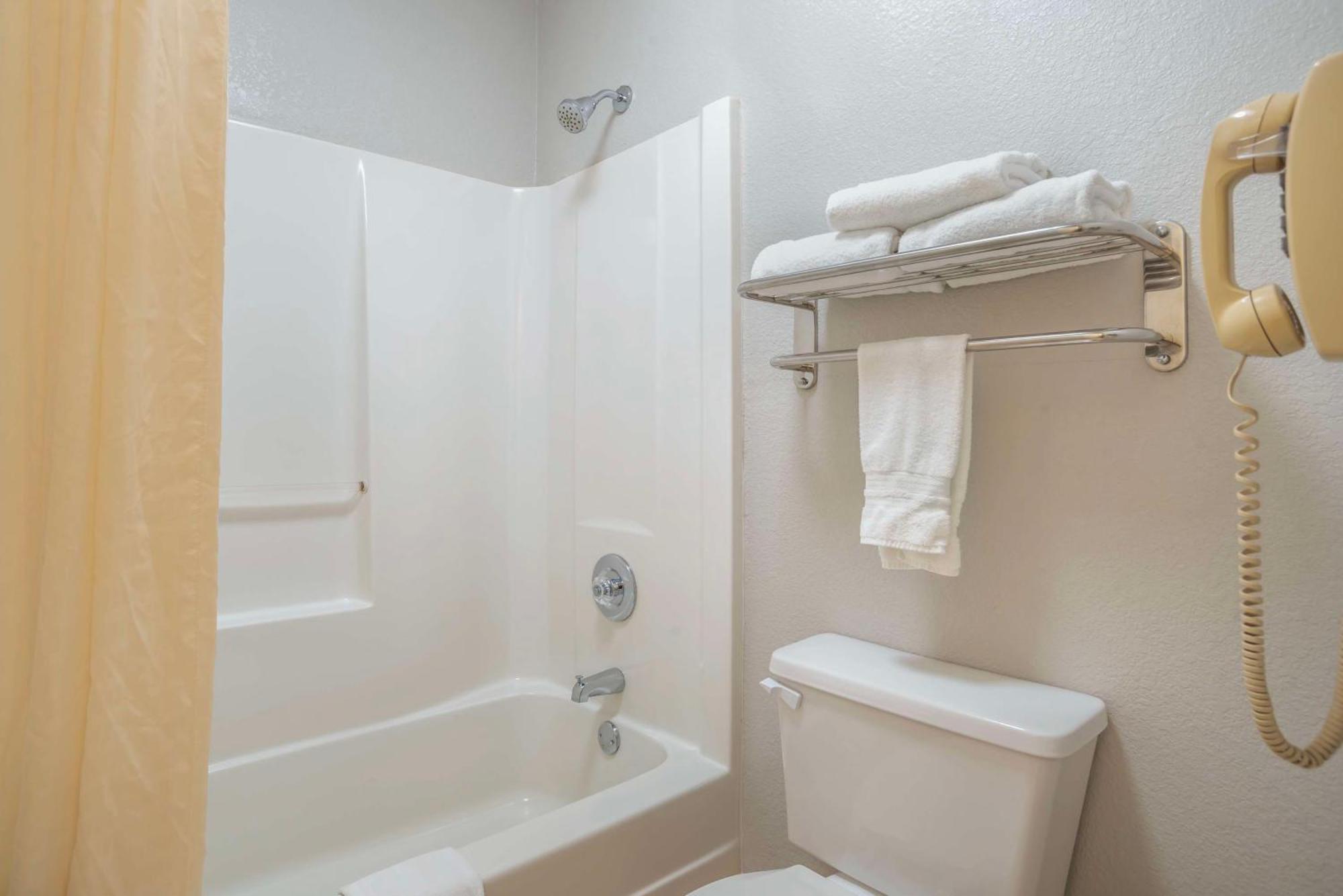 Best Western Andalusia Inn Екстериор снимка